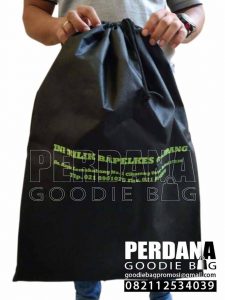 Laundry bag Bapelkes bahan spunbond by Perdana Q3675