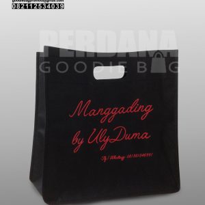 Tas jinjing spunbond hitam manggading Q1988