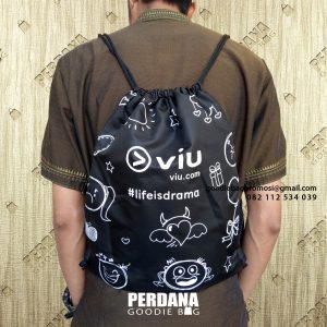 Drawstring Bag Taslan Putih & Hitam Dewi VIU 4953P
