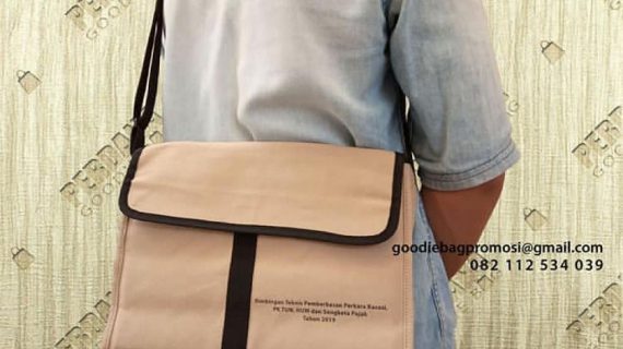 Tas slempang kanvas sablon 1 warna